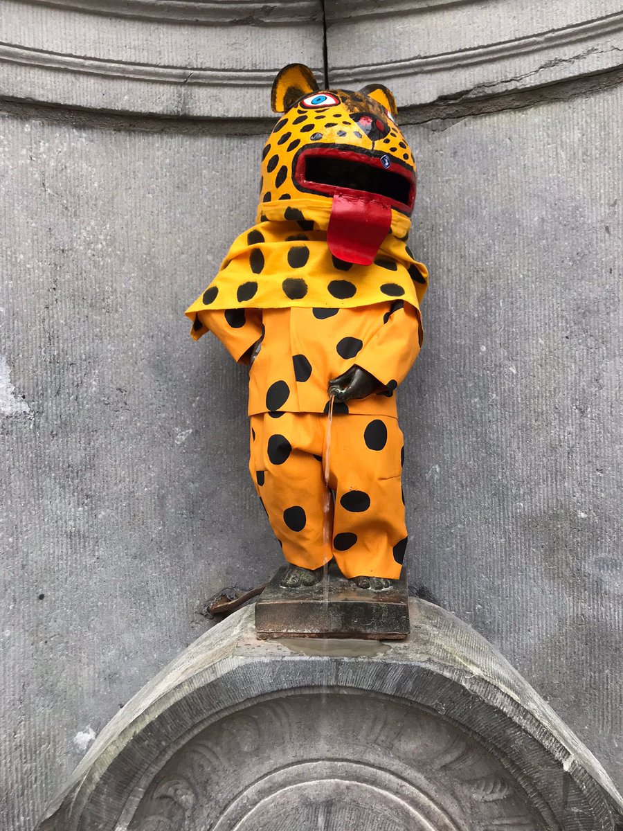 DelphineHouba's tweet photo. Manneken-Pis porte aujourd’hui son costume d’ « Homme jaguar » à l’occasion de la fête nationale du Mexique 🇲🇽 @EmbMexBelgicaUE https://t.co/ut39APt2qr