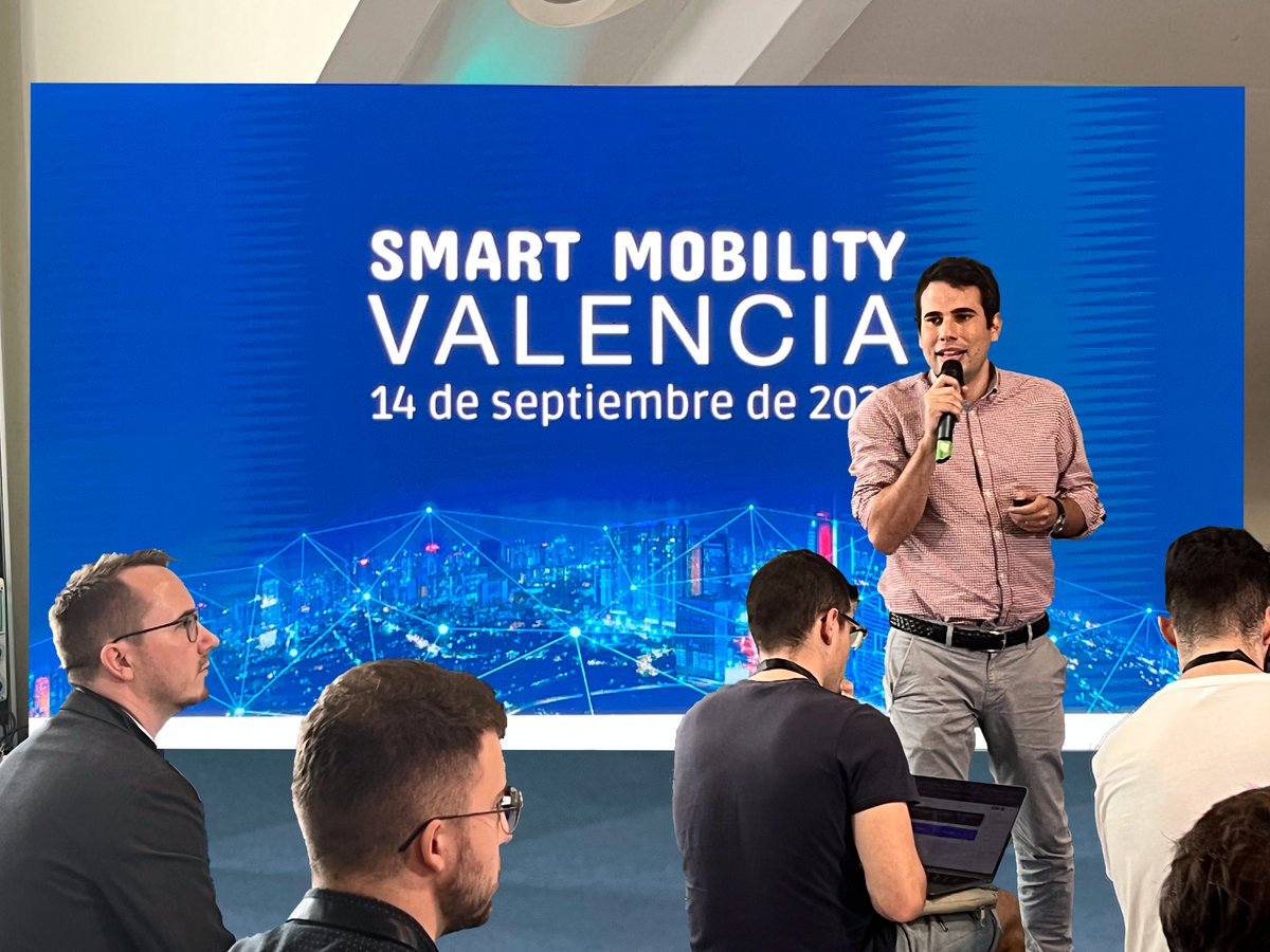V2C_Charge's tweet photo. Hemos participado en #SmartMobilityValencia, un encuentro celebrado en La Ciudad de las Artes y las Ciencias sobre las últimas tendencias en movilidad inteligente y sostenible.

Ha sido un placer exponer las soluciones innovadoras y tecnológicas ofrecidas por #V2C https://t.co/0aYrMqyU5a
