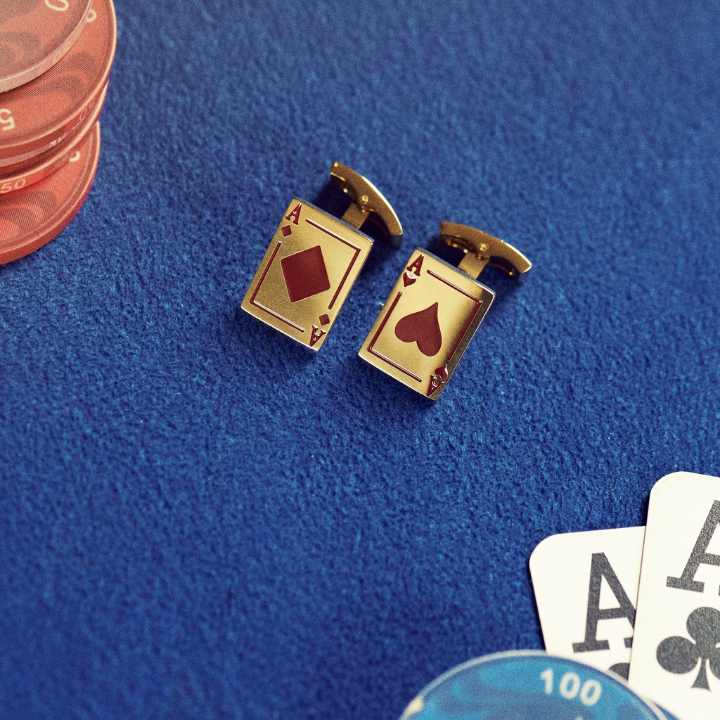 Life hack: Wear aces on your sleeves to distract from the ones you have tucked behind them 😎

Shop it here: trnd.hm/ace-diamond-he…