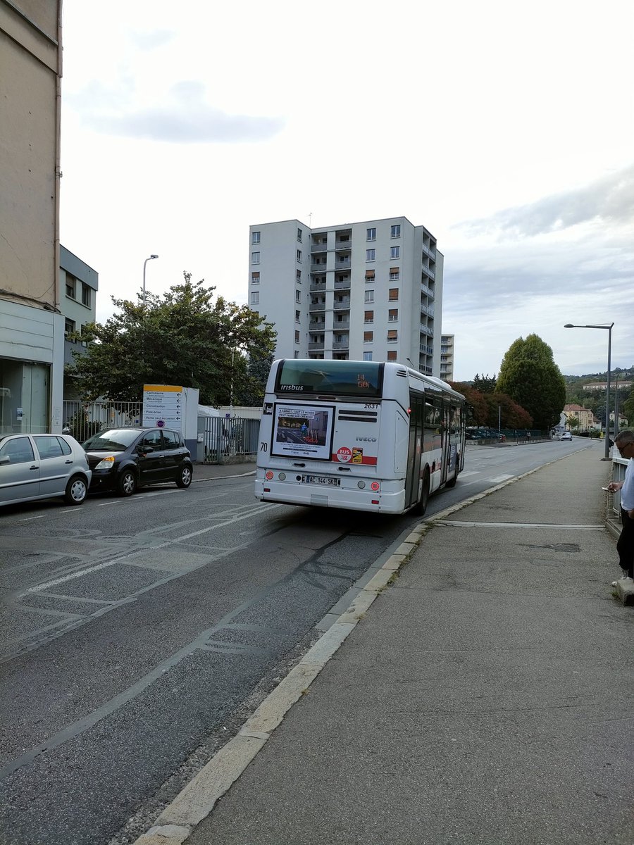 AlexandreCHANAL's tweet photo. @dott_fr et @tier_mobility collabore pour une campagne de prévention et de sensibilisation à l’utilisation des trottinettes électriques en libre-service dans @villedelyon 🛴🦁 #trottinettes #lyon #campagne #communication #securite https://t.co/JYIjg9eN3V