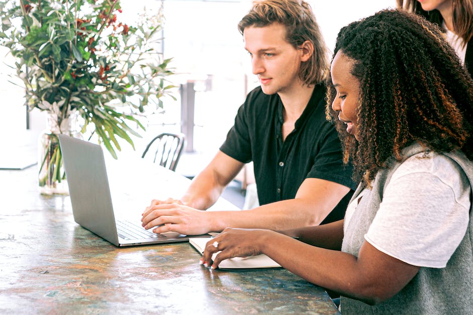 LawNetUK's tweet photo. Today is Online Learning Day, a perfect time to firstly celebrate the speed with which our #LawNetLearning team switched to digital delivery in 2020, and also to check out the upcoming webinars and bank of video recordings available to LawNet members here: https://t.co/DfWKWv7pHh https://t.co/gaVrEIh3vp
