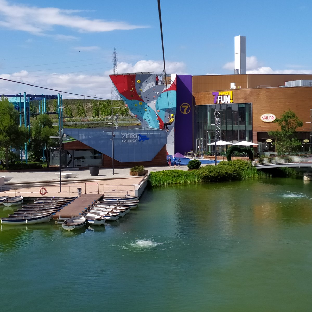 7funcenter's tweet photo. ¡Desde aquí vemos un 🔥planazo🔥 para la familia este fin de semana! ¿Tirolina, escalada, circuito de aventura, realidad virtual, con qué quieres empezar?
#7funcenter #Thefamilycenter #familyfun #zaragoza #alcala #barcelona #ociofamiliar #ocio #fun #escalada #VR https://t.co/UBIhng7j22