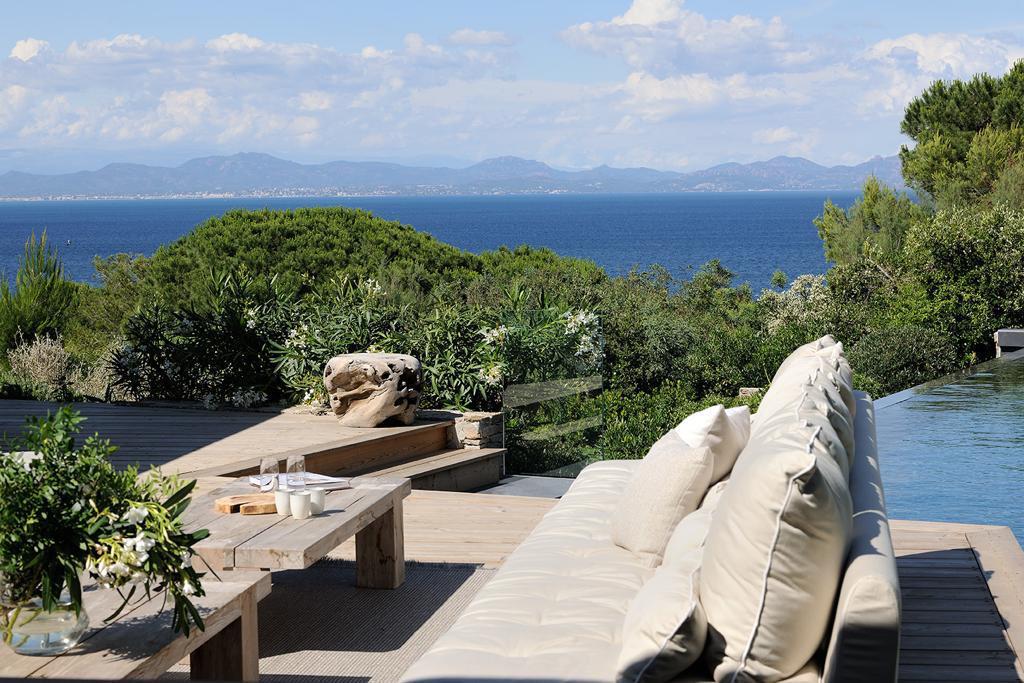 CotedAzurVillas's tweet photo. ✨ Villa Turquoise | Saint Tropez ✨
Luxury villa with full AC | 9 bedrooms | Amazing heated pool | Private beach &amp; tennis court | Gorgeous seaviews

Available until October &amp; open for 2023 bookings!
https://t.co/JoyAsxQxds

#cotedazurvillas #sainttropez #luxury #holiday #rental https://t.co/YFVFBOzZj2