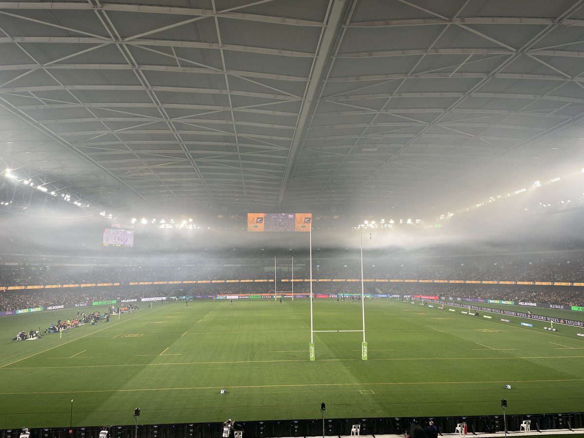 JackAMcD's tweet photo. Someone tell @AFL to tell marvel to open the roof! #smoky https://t.co/cyAJCYTDMv