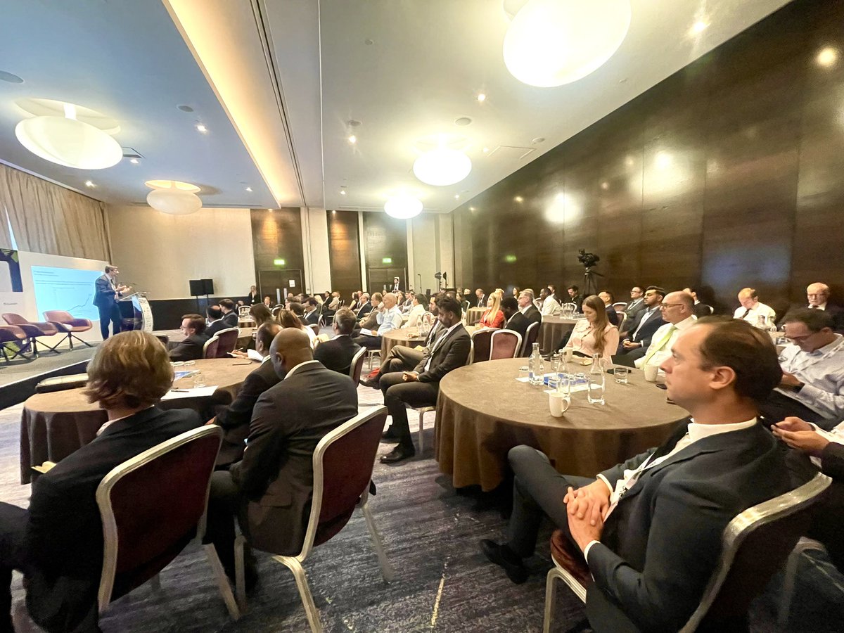 As much as there is a lot going on in the world, this absolutely packed room shows that the topic of the day is #ESG,  and will continue to be for years to come! Let’s focus on the important things. Great speech by <a href="/MoecGilles/">gilles Moec</a> <a href="/AXA/">AXA</a>