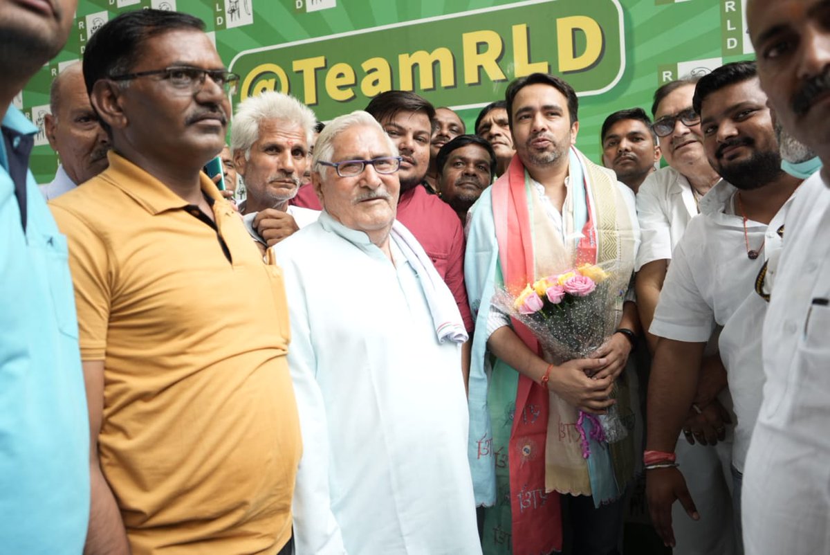 TeamRLD1's tweet photo. आज राष्ट्रीय लोकदल के राष्ट्रीय अध्यक्ष चौधरी जयन्त सिंह जी के कार्यकर्ताओं और शुभचिंतकों से मुलाकात के कुछ पल #TeamRLD #RashtriyaLokDal https://t.co/OmeSV1ACZV