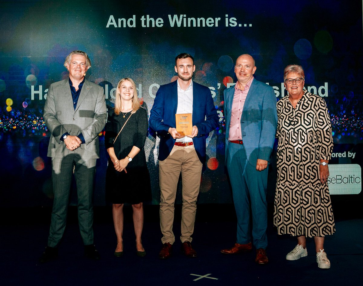 Bei der #Seatrade Cruise Med in Malaga, der Kreuzfahrt-Leitmesse, wurde uns der Seatrade Cruise Award verliehen – für die „Expeditionskreuzfahrt-Initiative des Jahres“. Eine Auszeichnung für das innovative Konzept der Indian Summer-Route nach Lappland mit der #HANSEATICspirit.