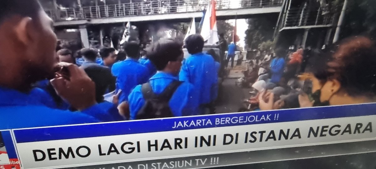 Situasi makin MEMANAS didepan ISTANA NEGARA !!!

link :
youtu.be/1-kWo6FMiUA

#BBMNaikRakyatRevolusi 
#BBMNaikRakyatRevolusi