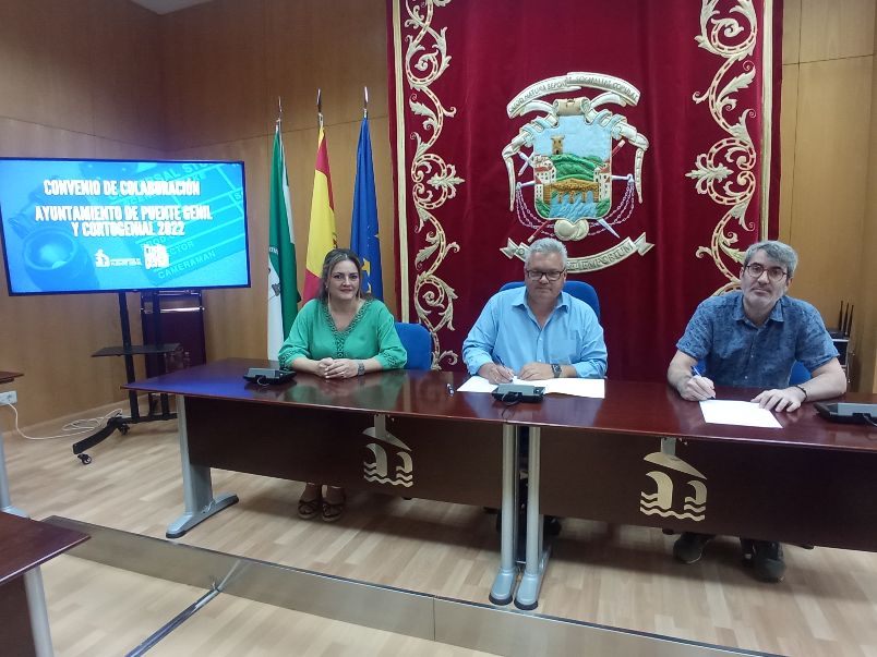 PuenteGenilPSOE's tweet photo. El alcalde, @Morales_Esteban, la concejala de Cultura, @EvaTorr21183242 y el presidente del colectivo, Moisés Bedmar. Han renovado el convenio que tienen de colaboración como objetivo colaborar en las actividades programadas., para el 2022. 
#AvanzamosJuntos https://t.co/Yyrx508Cta