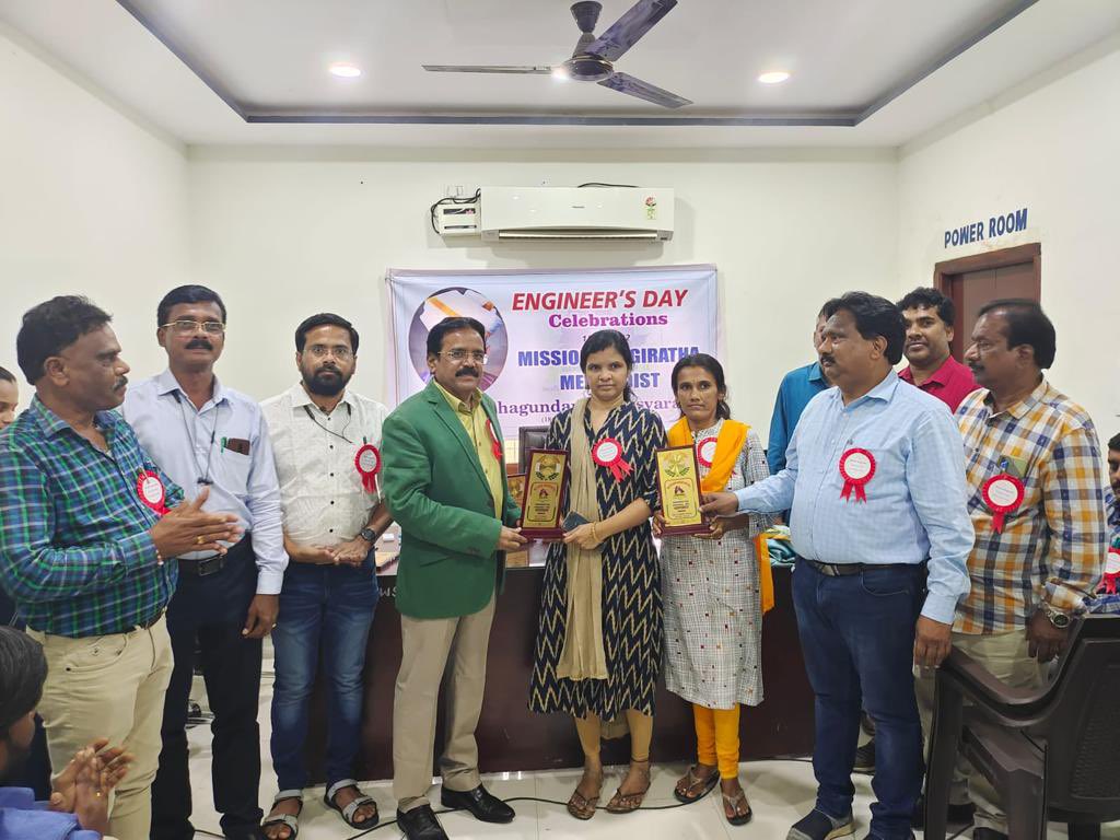 mb_telangana's tweet photo. #MissionBhagiratha Engineers participated in Blood donation drive held at our HQs in Hyderabad.

#EngineersDay2022 celebrations in the presence of Chief Engineer Sri. Vijay Prakash in Medak. 

@SmitaSabharwal @DayakarRao2019 https://t.co/YAOEkBoFvn