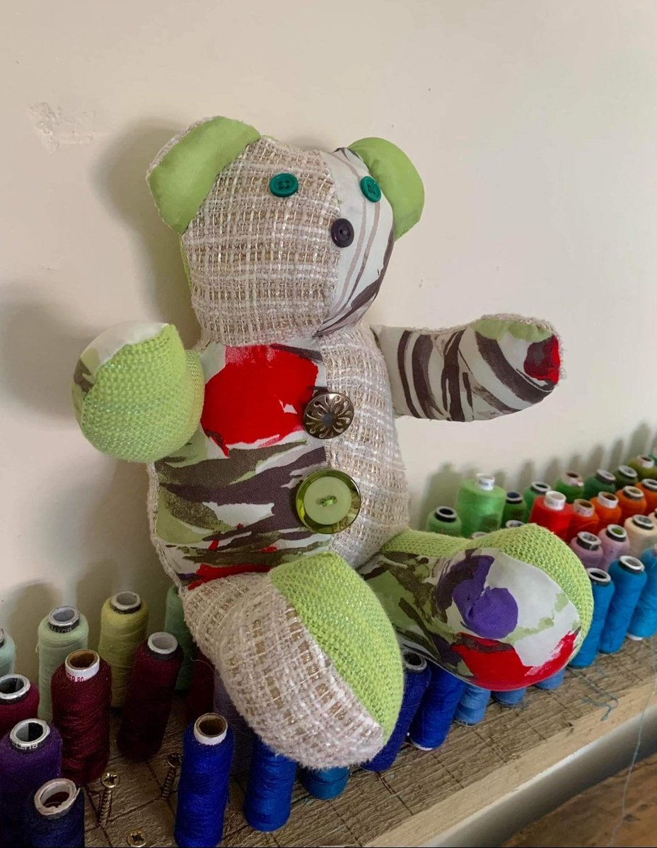 StitchAndHang's tweet photo. memory keepsake made from loved ones/children's clothing 🙂
https://t.co/ElgvM6MCXI 
#thequeue #cornwall #devon #handmadeuk #unitedkingdom #rip #gift #teddybear #ukblogs #London #smallbusiness #shoplocal #etsy #bear #ukmums #centerparcs #Thursdaythoughts  #gbbo #Christmas https://t.co/vFL3HzLCH3