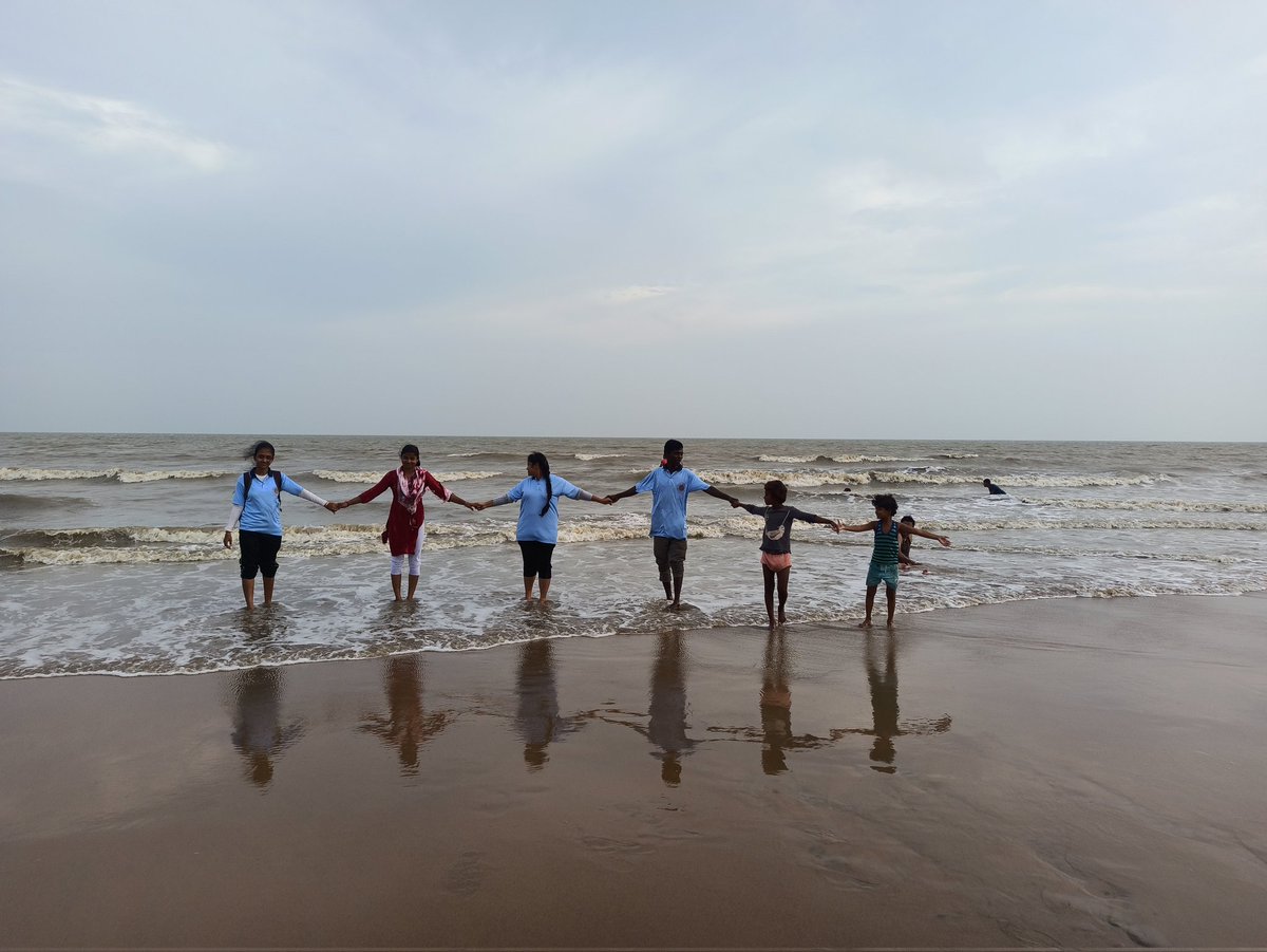 NSSUnit2_Belda's tweet photo. Children of nearby communities in Digha enjoying Quality Time with POs &amp; volunteers of NSS Units I, II III, Belda College at Digha Sea Beach during Swachh Sagar Surakshit Sagar Campaign @rdnss_kolkata @_NSSAwards @_NSSIndia @NssrdD #SwachhAmritMahotsav @YASMinistry @swachhbharat https://t.co/mNmVE7rfjg