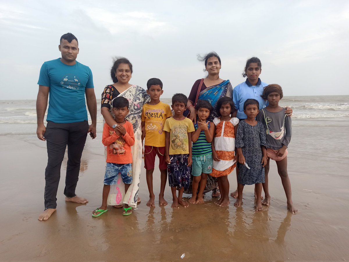 NSSUnit2_Belda's tweet photo. Children of nearby communities in Digha enjoying Quality Time with POs &amp; volunteers of NSS Units I, II III, Belda College at Digha Sea Beach during Swachh Sagar Surakshit Sagar Campaign @rdnss_kolkata @_NSSAwards @_NSSIndia @NssrdD #SwachhAmritMahotsav @YASMinistry @swachhbharat https://t.co/mNmVE7rfjg