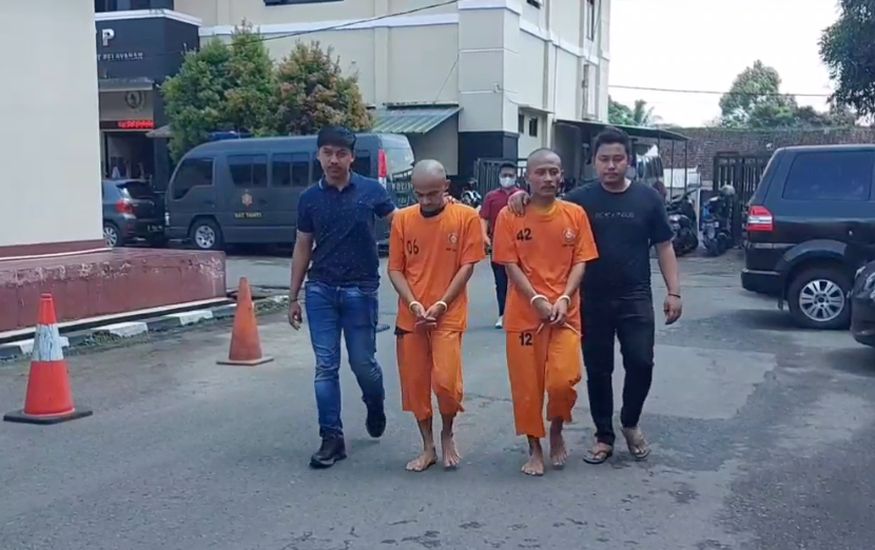 scorpionmonitor's tweet photo. Dua ekor bayi monyet ekor panjang (Macaca fascicularis) disiksa dan dianiaya dengan cara menyayat dan memotong bagian tubuh anak monyet secara hidup-hidup di Tasikmalaya. Penyiksaan satwa liar tersebut untuk mendapatkan uang dari hasil video yang berhasil dijual. https://t.co/EO7Uz0z8ZL