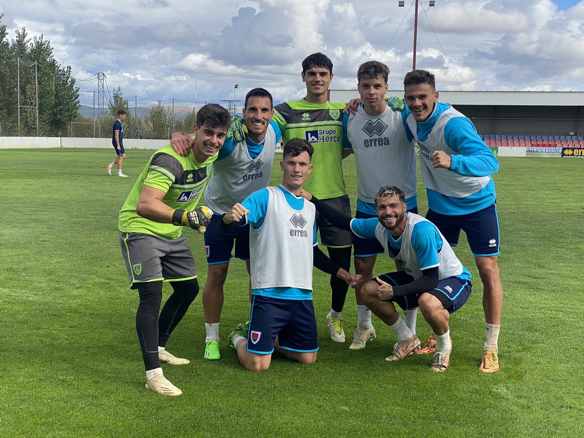 cdnumancia's tweet photo. 🏆 Los mejores de los partidillos reducidos del entrenamiento 🏋️‍♂️ de hoy jueves 🥇

#VamosNumancia ❤️💙 https://t.co/Ccb3hN0Yap
