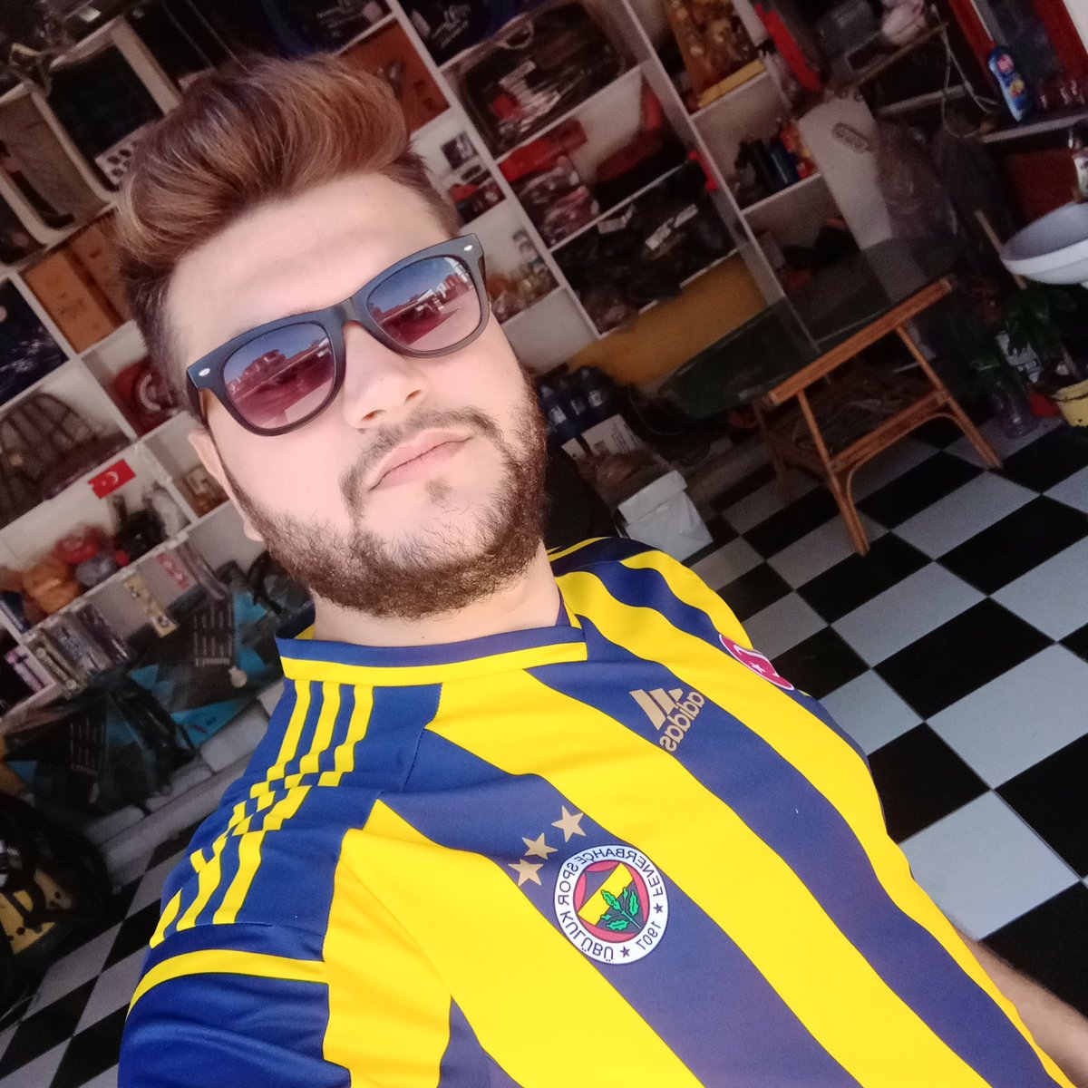 randal35's tweet photo. Bugün her yer sarı lacivert 💛💙
#fenerinmacivar #RENvFB https://t.co/zv1qe5SA81