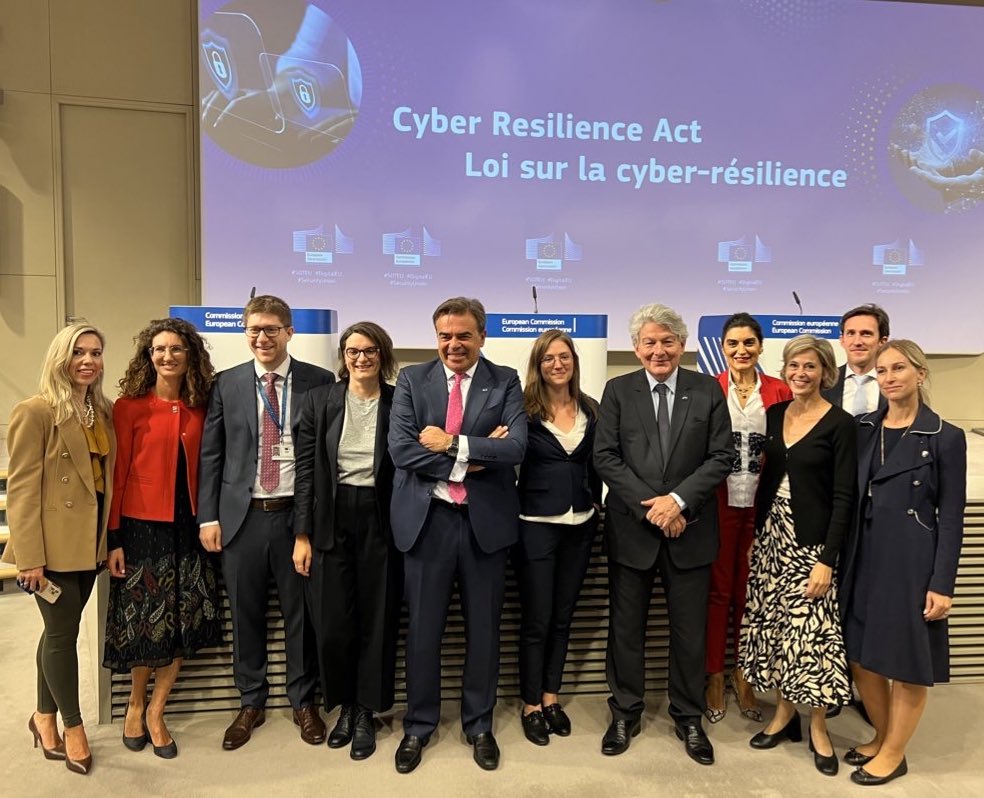 As the largest digital single market in the world, it is our responsibility to #protect our consumers &amp; companies against cyber attacks 🇪🇺

From now on, any connected device, app or software on our EU market will have to be “#CyberSafe by design” 

ec.europa.eu/commission/pre…