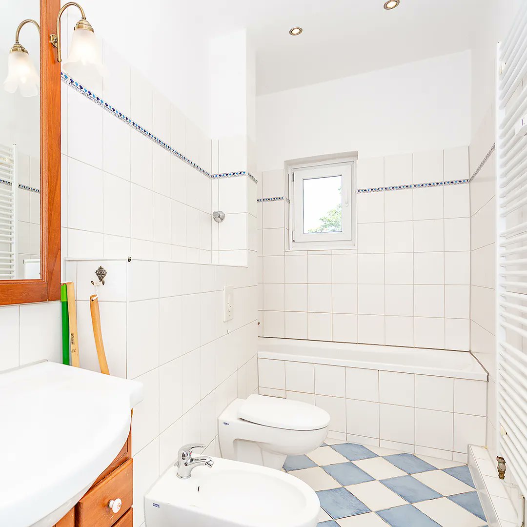 Engel & Völkers Berlin (@engelvoelkersb) on Twitter photo Lichtdurchflutete 3-Zimmer-Wohnung mit Balkon in #Schmargendorf: Diese im Jahr 2011 liebevoll sanierte #Eigentumswohnung liegt im 3. OG eines Mehrfamilienhauses aus dem Baujahr 1926. Das Objekt verfügt über insgesamt 3 lichtdurchflutete, helle Räume: engelvoelkers.berlin/3qvWCQ5 Lichtdurchflutete 3-Zimmer-Wohnung mit Balkon in #Schmargendorf: Diese im Jahr 2011 liebevoll sanierte #Eigentumswohnung liegt im 3. OG eines Mehrfamilienhauses aus dem Baujahr 1926. Das Objekt verfügt über insgesamt 3 lichtdurchflutete, helle Räume: engelvoelkers.berlin/3qvWCQ5