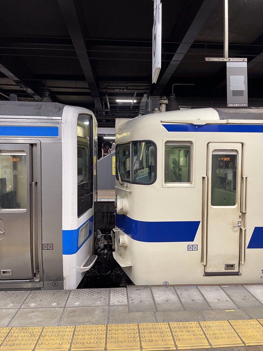 riverman363's tweet photo. 7月17日の #146M と #4259M 
←羽犬塚 #FO1511 + #FO108 小倉 → の編成です。
#415系 #415系100番台 #415系1500番台　#赤間駅 #八幡駅 #小倉駅 https://t.co/1IOo1VCBt9