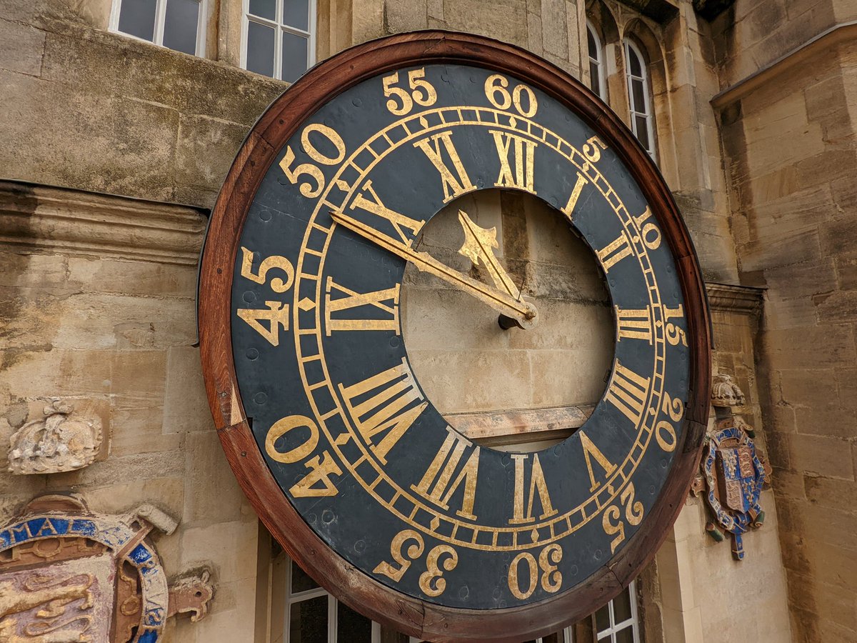 Pigeons landing on the minute hand at quarter to the hour can stop the clock trin-hosts.trin.cam.ac.uk/clock/main.php… @TrinCollCam
