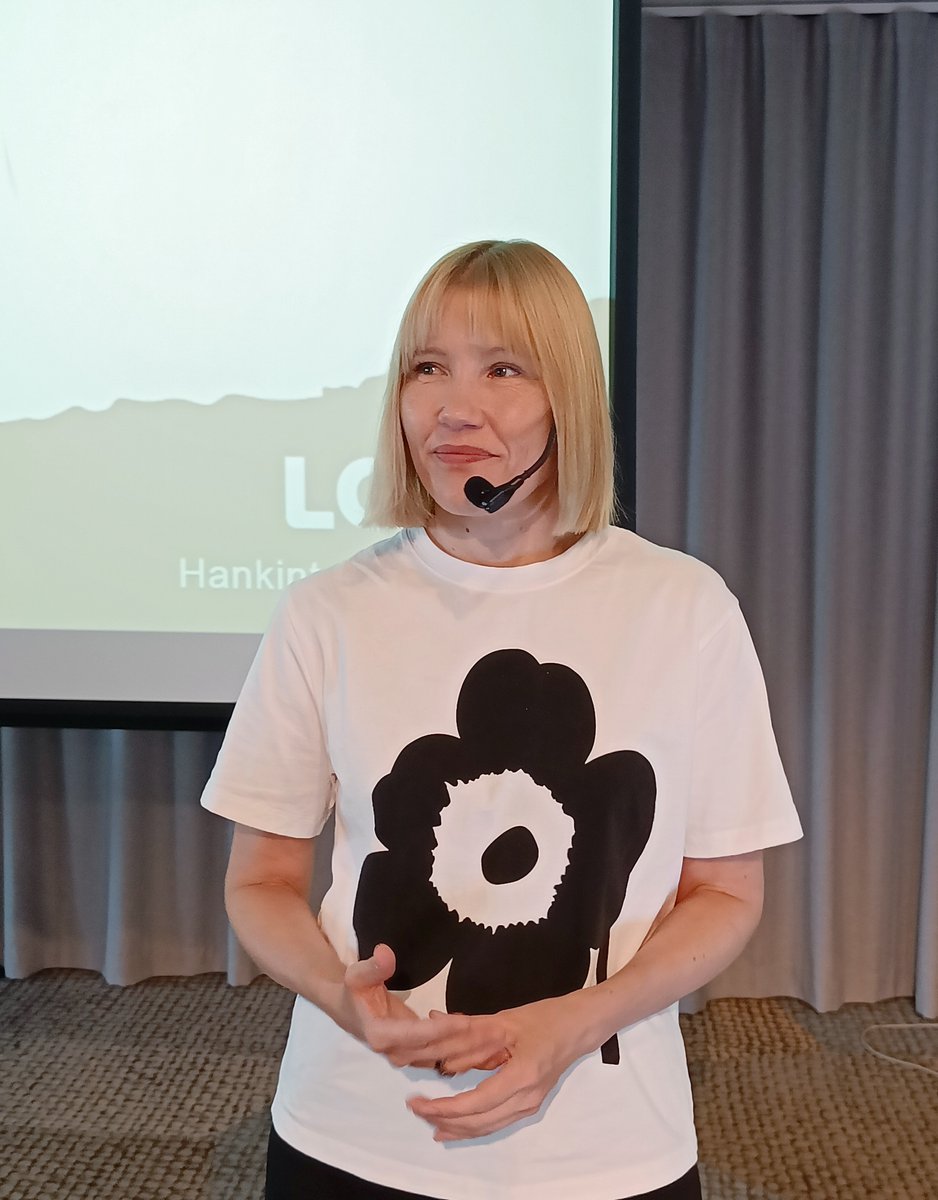 Lavalla Johanna Småros, yksisarvisstatuksen saavuttaneen <a href="/RelexSolutions/">RELEX Solutions</a>'in markkinointijohtaja ja yksi perustajista. Miten teknologiaa voidaan hyödyntää kysynnän ennustamisessa? #Hankintapäivä #hankinta