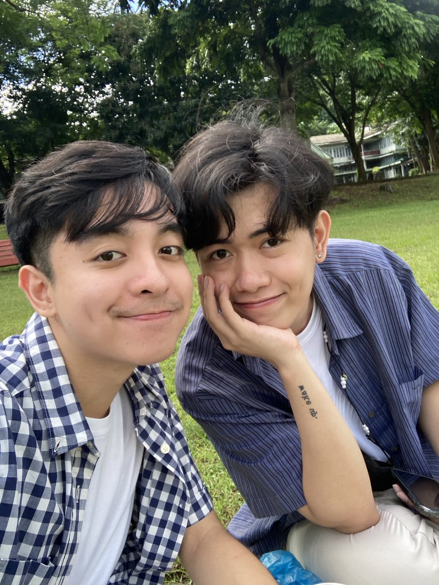 nuiseance's tweet photo. bf went to elbi to have lunch w me then we had kimbap and chicken skin tgt in fpark U^ェ^U https://t.co/LhN0O0nbUE
