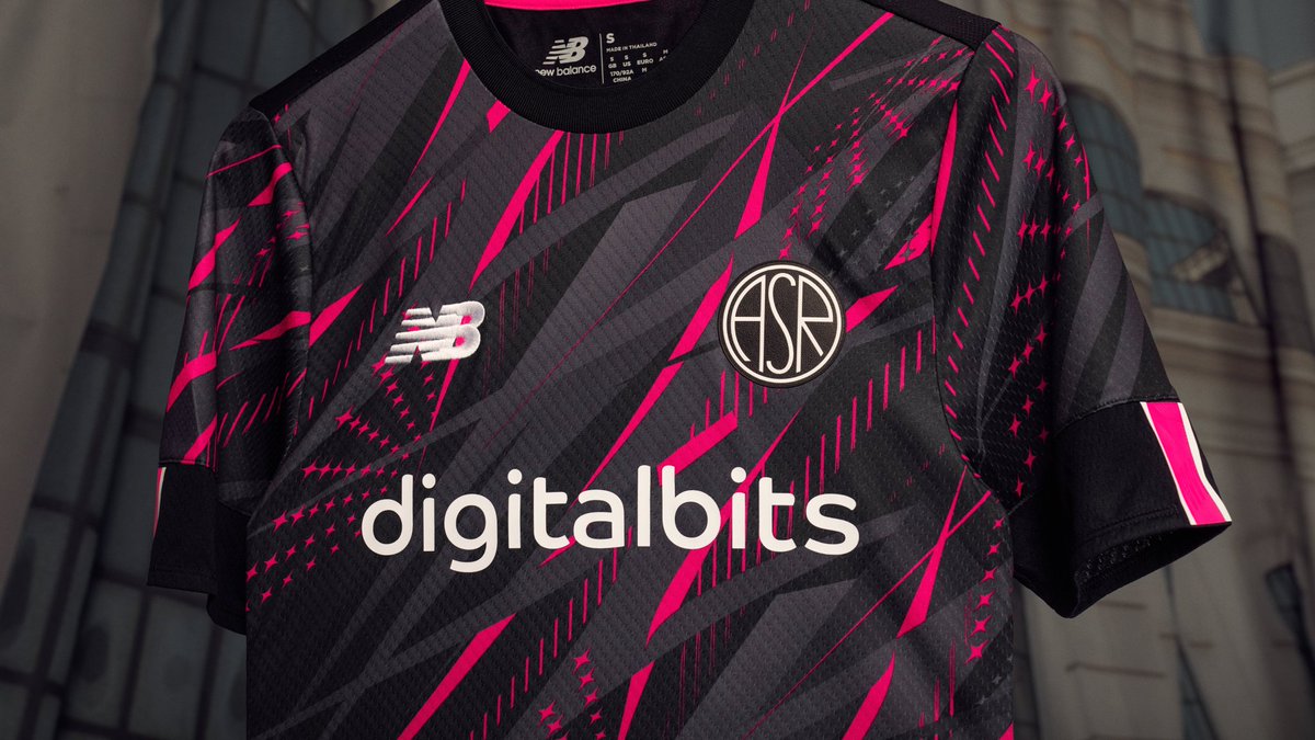 phildelves's tweet photo. The holographic crest on the new Roma third is a massive gimmick and I love it. https://t.co/0kV30u0gdU
