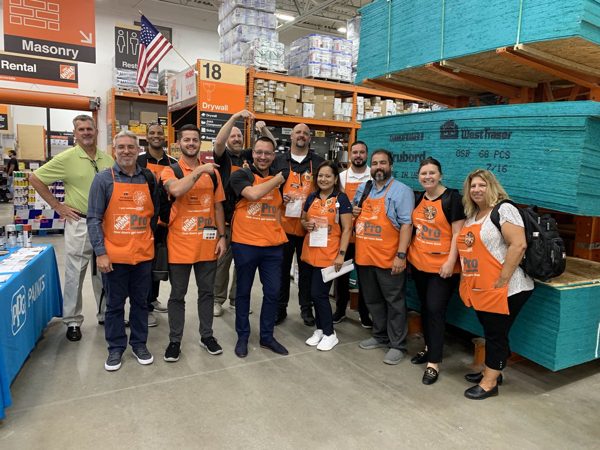 jaycglenn's tweet photo. Southeast OSE PARs recognizing Store Manager Mark and Pro DS Beatriz for adding shareholder value! District Training QC class by Carlos Cainas and a Pro Event at 6380. Let’s Go!! https://t.co/z5ZAiHx1vz