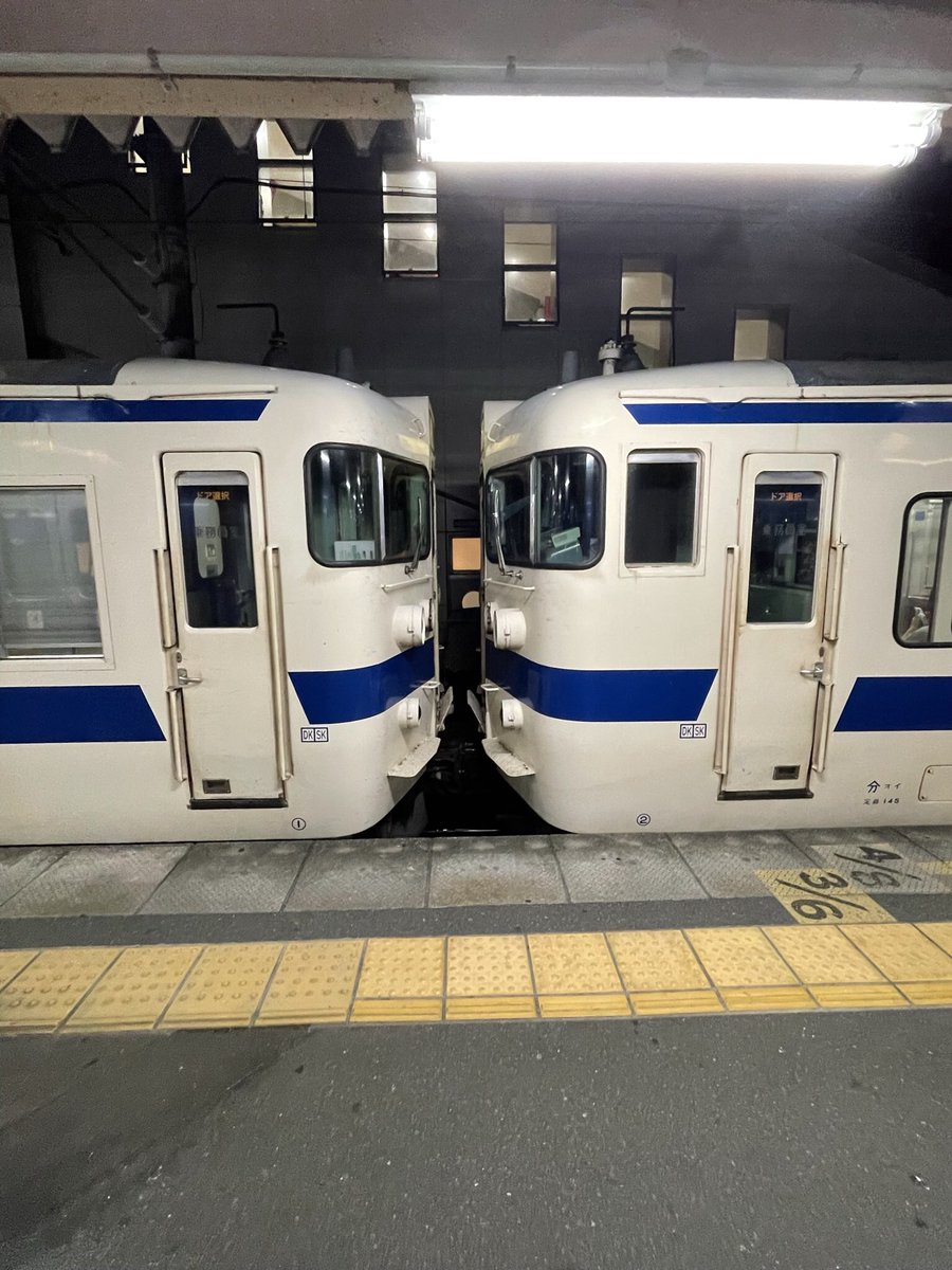 riverman363's tweet photo. 続いて、9月9日の #146M と #4259M 
←羽犬塚 #FO126 + #FO123 小倉 → の編成です。
#415系 #415系100番台 #415系1500番台　#赤間駅 #八幡駅 #小倉駅 https://t.co/L7JamFoKbn