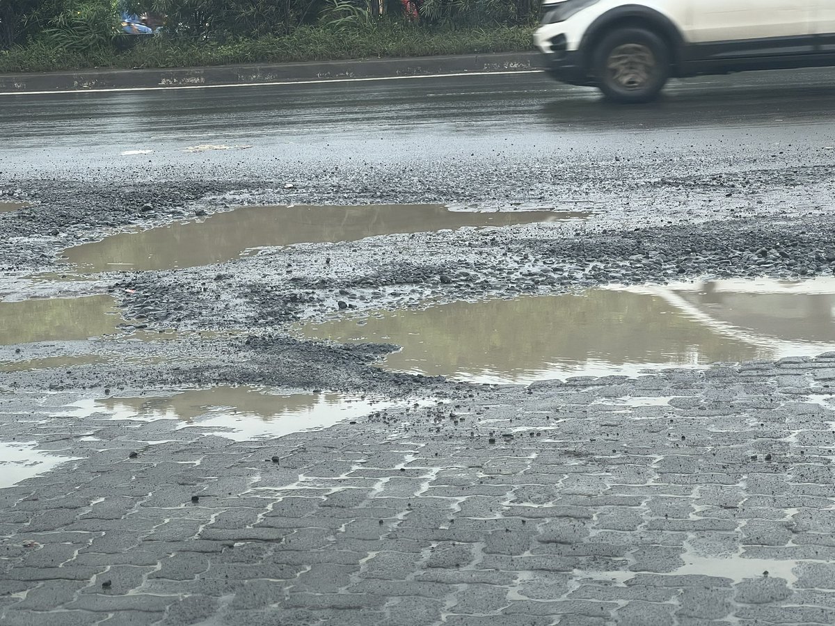 gauravsoni91's tweet photo. @nitin_gadkari @CMOMaharashtra @Dev_Fadnavis @PMOIndia This Has Been A Everyday Issue At NH08 main Gujarat Mumbai Highway where Due To Pot Holes Traffic Jam For Around 6-7kms daily we commuters have to Face and no authority looks into same..loss of everything fuel,time n business https://t.co/ffinWMIz5F