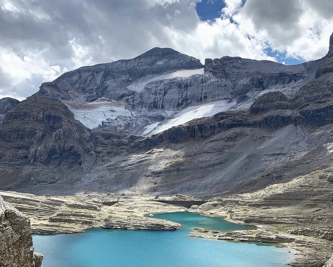 Meteo_Pyrenees's tweet photo. Monte Perdido été 1985, 1993, et hier https://t.co/eVU4klgTH5