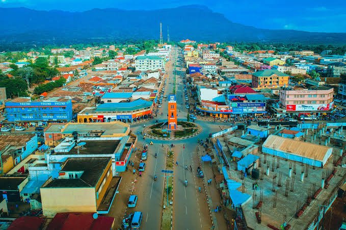 SabulaFm's tweet photo. Police in Mbale city, in liaison with @AntiGraft_SH, has arrested seven public servants over allegations of fraudulent and irregular allocation of government land at the Nakaloke Town Council.
#SabulaUpdates https://t.co/7oNbCC9OXR