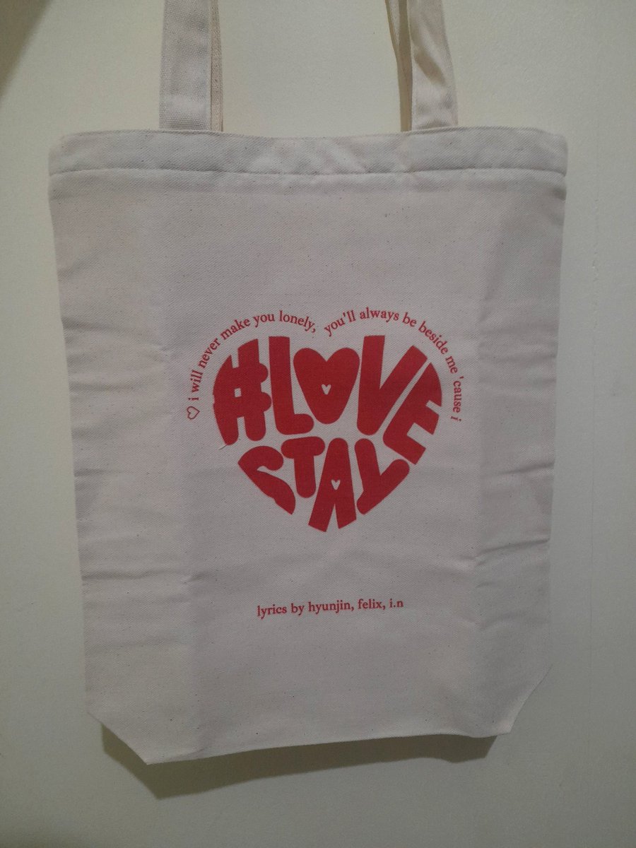 skzeena_'s tweet photo. hai hai dea! @linozbasket my lovestay tote bag arrived na po. ang gandaaaa. i love it, the letter, and the freebies 🤩 thank you so much! #fromlinoz https://t.co/nVTWRYwHYo