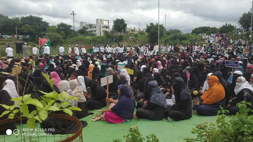 sameers46105522's tweet photo. Masha Allah.. Majalgaon shaher ki Maao behno ka jazba,
Pyare nabi ki shaan me gustaki karne walo k khilaf sakt kanun lane or Desh me badhte zulm o sitam k khilaf or Maulana Kalim sahab siddique ko riha karne ki maang ki...
#sanvidhanbachao 
#muslimrights
#maulanakalimsidique https://t.co/3COfs8hpvc