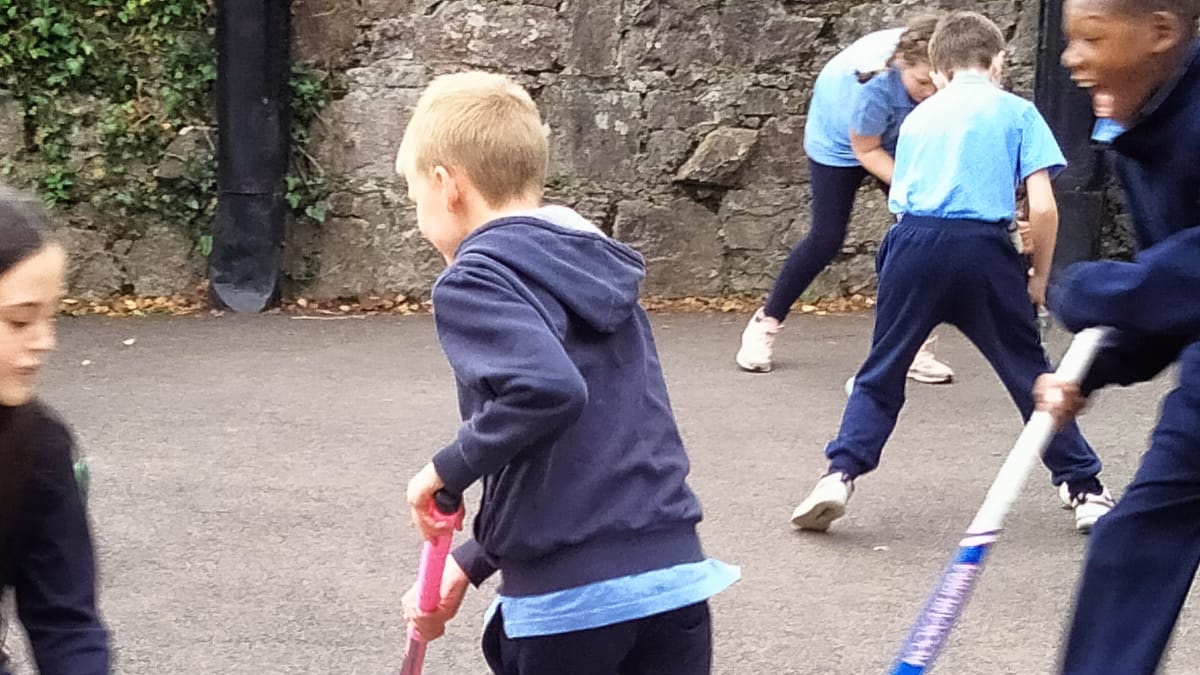 stmichaels_ns's tweet photo. Great first session of Tricks4Sticks!#hockeyireland https://t.co/PJuAxN1kuI