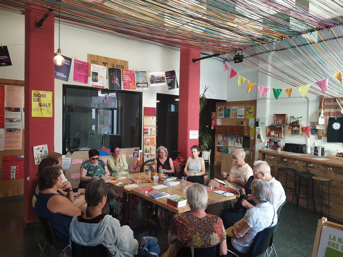ateneusalt's tweet photo. Primera trobada, amb noves incorporacions, del curs del grup de lectura "Estovalles Blanques"!
Saps que ens pots trobar el 3r dijous de més a les 11.15h a #elTeler
Vine!
#salt #femAteneuSalt #somDeSalt https://t.co/BNRiylUhRC