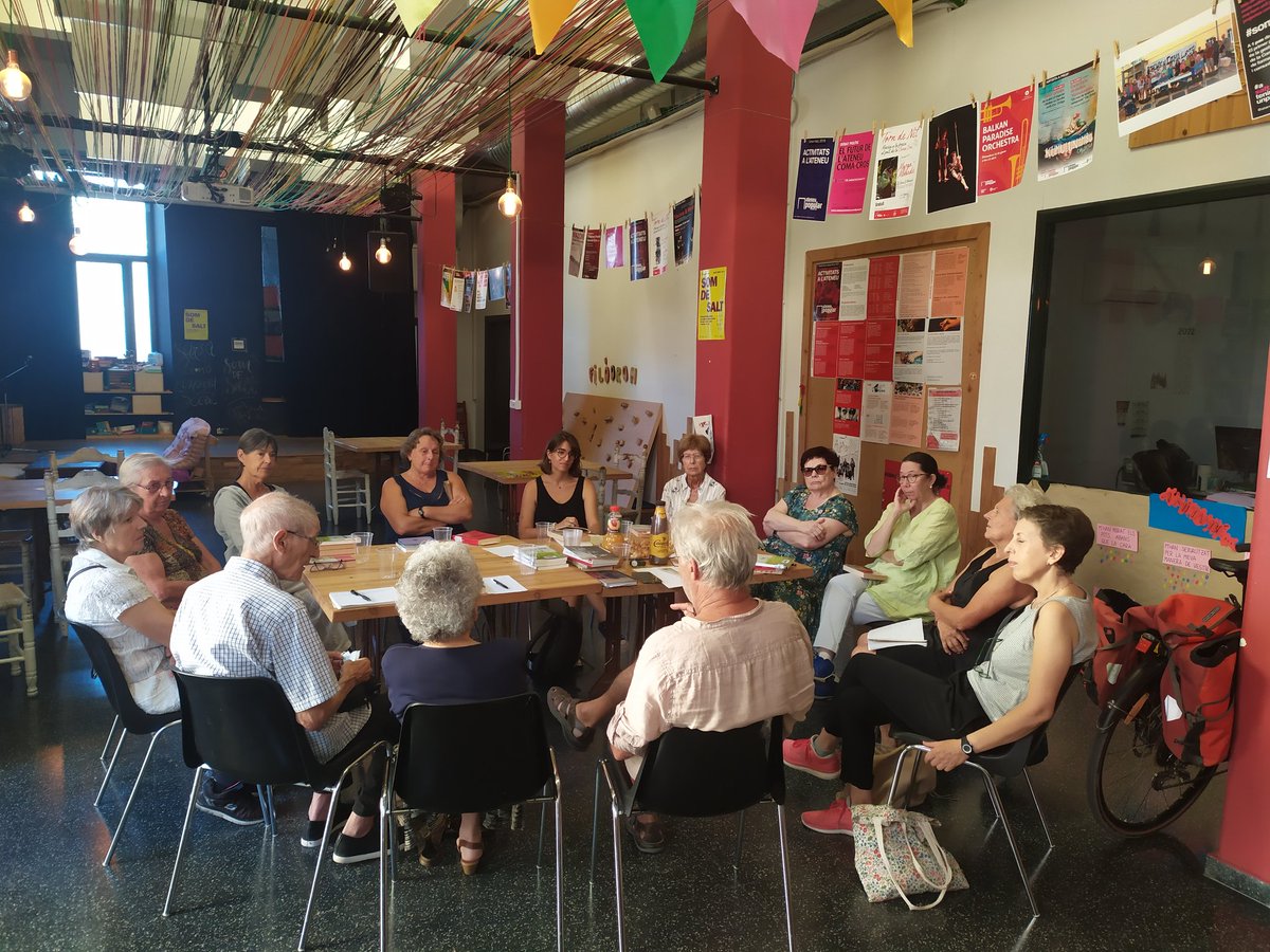 ateneusalt's tweet photo. Primera trobada, amb noves incorporacions, del curs del grup de lectura "Estovalles Blanques"!
Saps que ens pots trobar el 3r dijous de més a les 11.15h a #elTeler
Vine!
#salt #femAteneuSalt #somDeSalt https://t.co/BNRiylUhRC