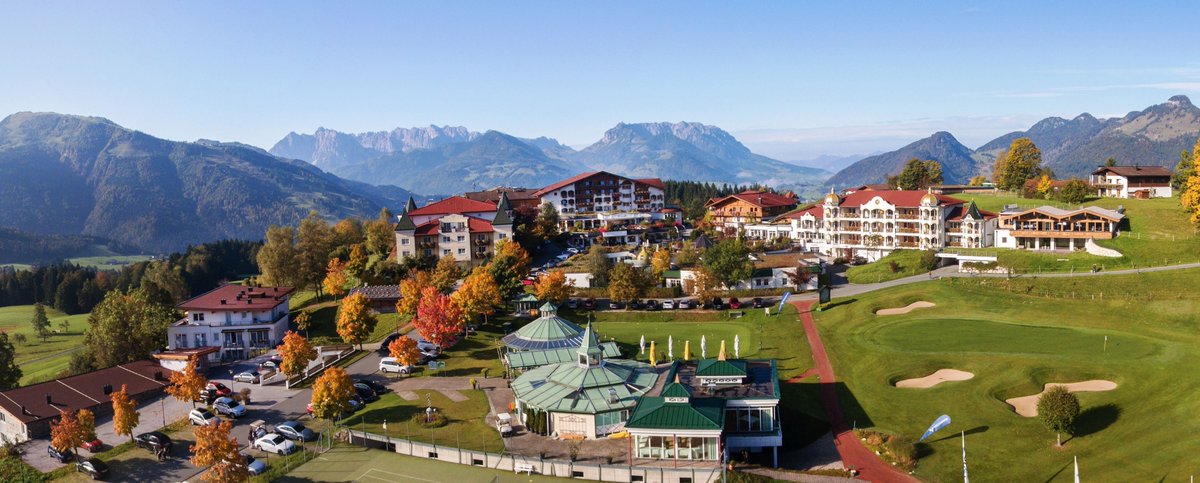 Reisprofs's tweet photo. Uitkijken op het indrukwekkende bergmassief van de @Wilderkaiser te midden van de prachtige herfstnatuur. Het viersterrenhotel @Peternhof in het Oostenrijkse Kaiserwinkl is het adres voor wie zin heeft in luxueuze wellness en een mooie #herfstvakantie.
https://t.co/UJ8OBtX6rh https://t.co/DtdrkBNayV
