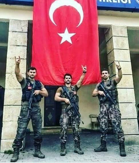 Hilal Bıyıklı Bozkurtlar Bizim Çoçuklar