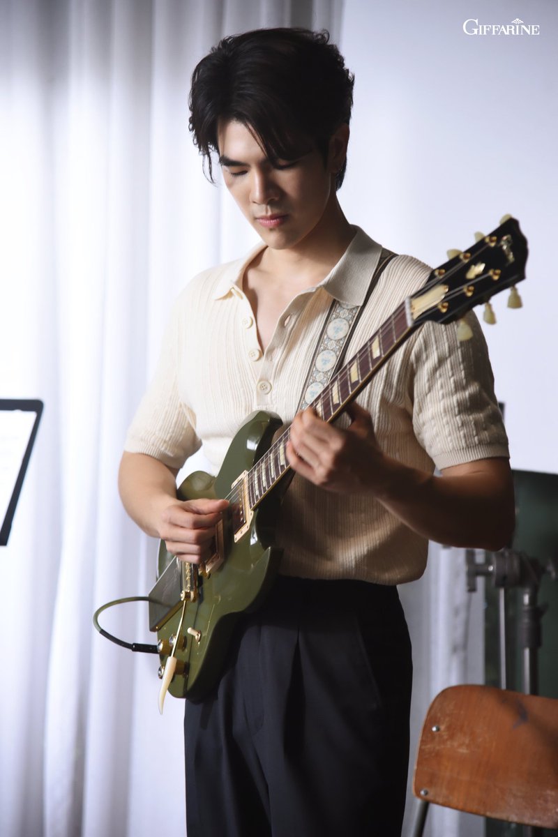 เซ็ทรูปจาก #GiffarineHyaXMileApo เหมาะกับเพลงนี้มาก  'อยากรู้ที่ดาวเข้ามาใกล้เดือน ที่ดาวเข้ามาเกี้ยวเดือน จะไม่ลาเลือนไปใช่ไหม อยากจะรู้เพราะฉันกำลังรักเธอทั้งหัวใจ อยากขอวอนดาวได้ไหม อยากขอให้ดาวคู่เดือน' - พีท พล ดาวเกี้ยวเดือน #มายอาโป