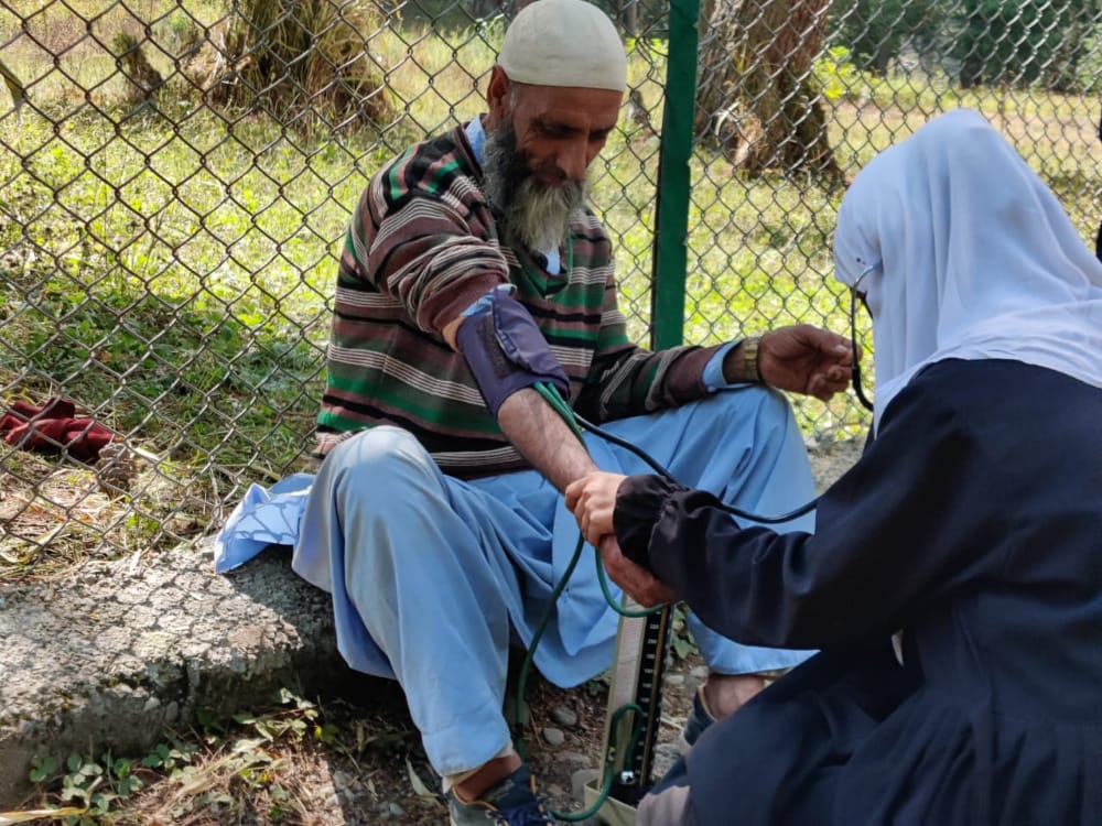 TariqAh92093447's tweet photo. #FirstAidDayInKashmir
#GurezFirstAidDay
#TangdharFirstAidDay
#MachhalMedicalCamp
#TangdharMedicalCamp
#GurezMedicalCamp
#CLX #Sep22KT https://t.co/RiEeaocX9H