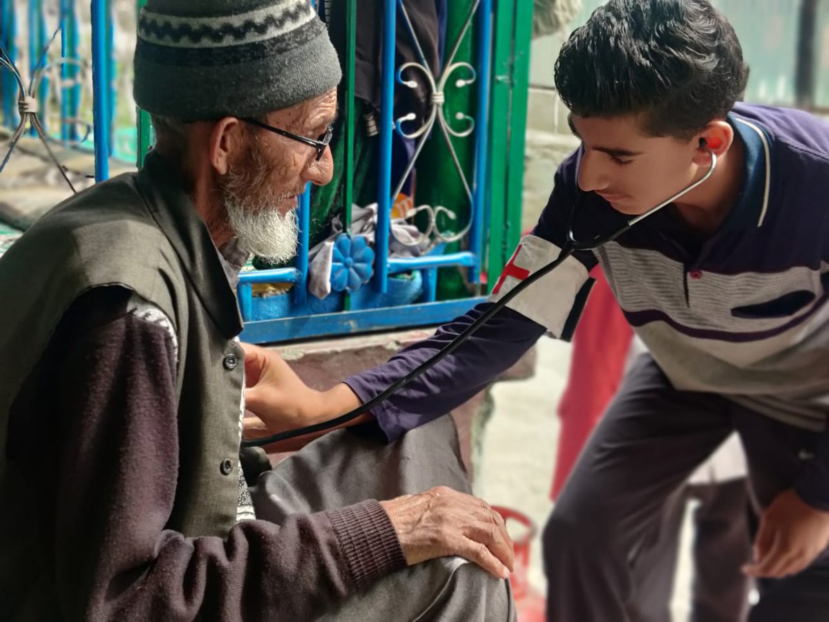 TariqAh92093447's tweet photo. #FirstAidDayInKashmir
#GurezFirstAidDay
#TangdharFirstAidDay
#MachhalMedicalCamp
#TangdharMedicalCamp
#GurezMedicalCamp
#CLX #Sep22KT https://t.co/VmVUCxjyCf