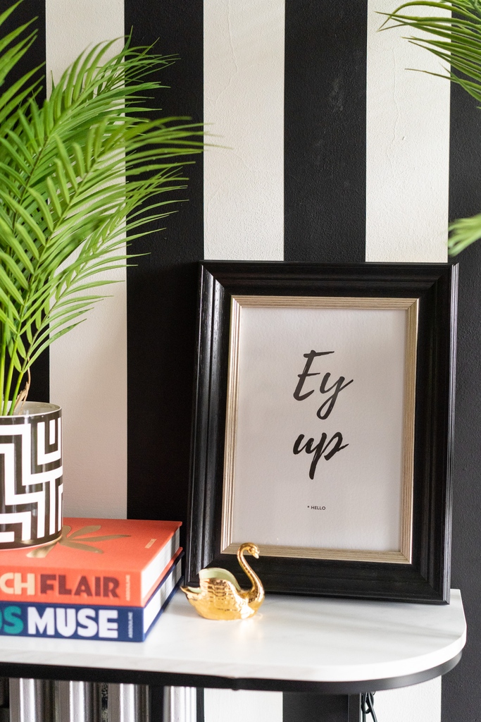 FlagshipFraming's tweet photo. Ey up! If you love traditional style moulding like this one, then check out our Harewood collection!

#Flagshipframing #bespokeframing #customframing #pictureframes #art #thinkoutsidetheframe #supportsmallbusiness
#pictureframing #pictureframe #inspo #inspiration #interiordesign https://t.co/ICcurdpGvu