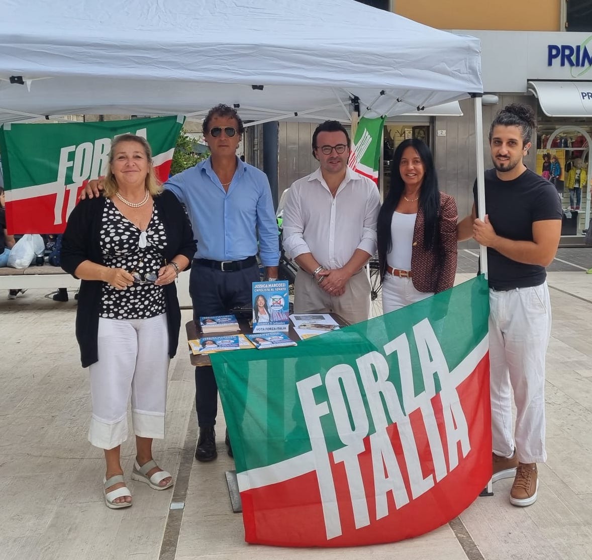ForzaMarche's tweet photo. 📌​ PORTO SAN GIORGIO Banchetto informativo
Consegna #facsimile e materiale elettorale 📦

#portosangiorgio #forzaitaliamarche 
@forza_italia  @Antonio_Tajani https://t.co/tI3kxOCHsg