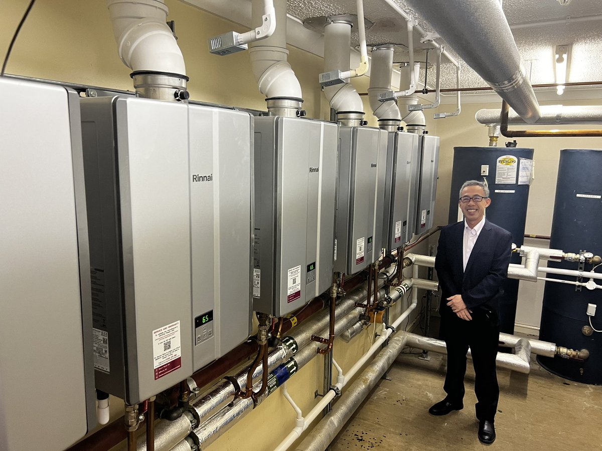 rinnai_uk's tweet photo. Excellent to visit @Village_Hotels #warrington to review our newly installed 20% Hydrogen Blend ready water heating system. Capable of 5,400 litres per minute, supplying over 120 bedrooms #efficiency #hotwater https://t.co/RkP3KamLDi