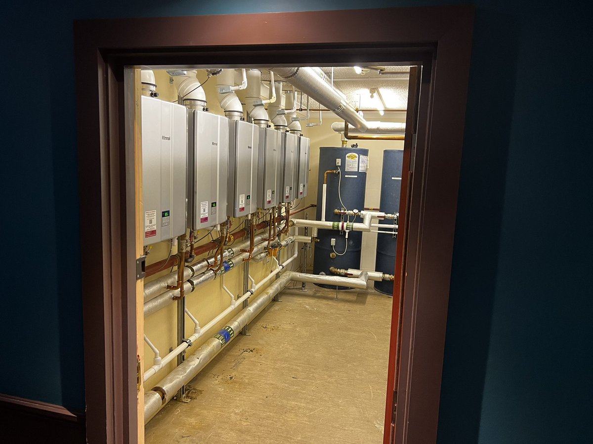 rinnai_uk's tweet photo. Excellent to visit @Village_Hotels #warrington to review our newly installed 20% Hydrogen Blend ready water heating system. Capable of 5,400 litres per minute, supplying over 120 bedrooms #efficiency #hotwater https://t.co/RkP3KamLDi