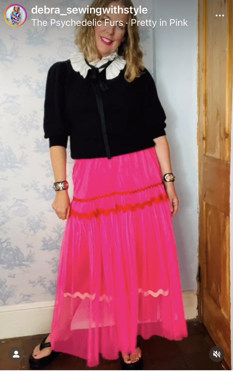 RealShanCothi's tweet photo. Diolch o galon i @debradrake am sgwrs wych ddoe ar Bore Cothi @BBCRadioCymru a phob lwc da’r ysgol wnio newydd! #sewinginstyle 👍⭐️ https://t.co/mODpAywIGu