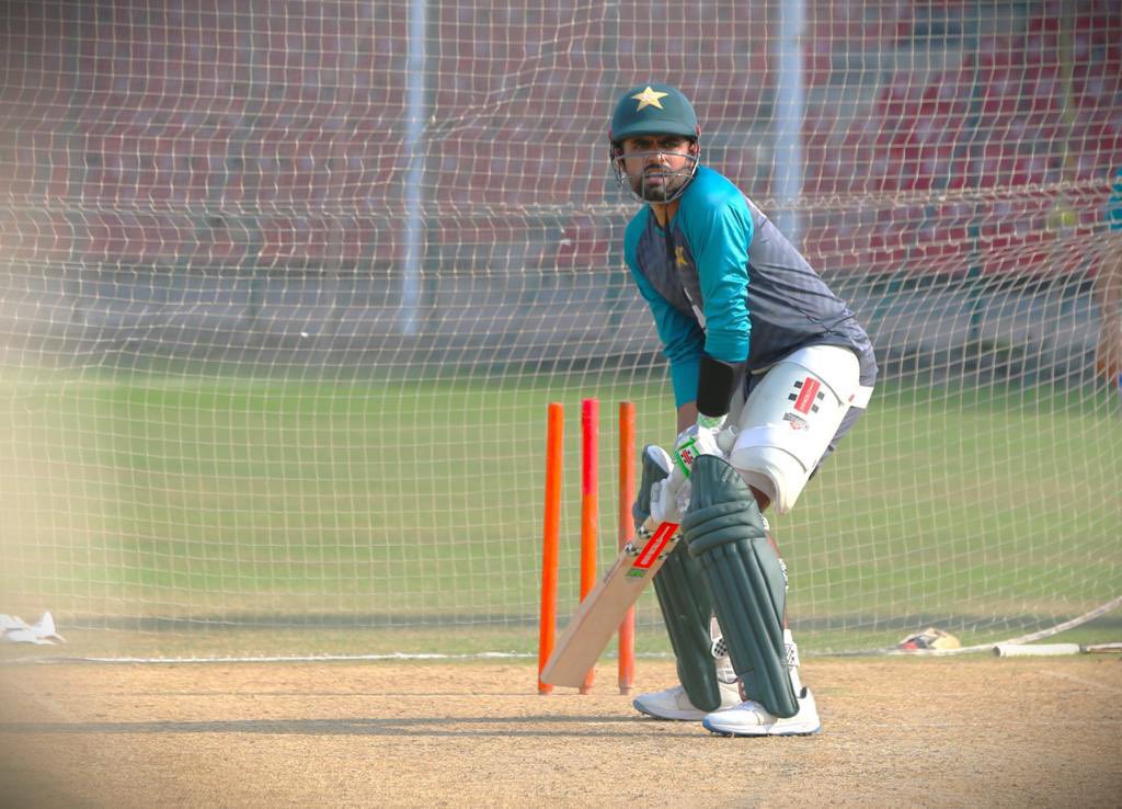 sports_Icon_'s tweet photo. Its time to back our skipper🍁
@babarazam258 #kohli ko bht support kr lia ab apne captaan ko bhi krna start kr do
#BabarAzam #spiritup https://t.co/ZVAjFdoepA