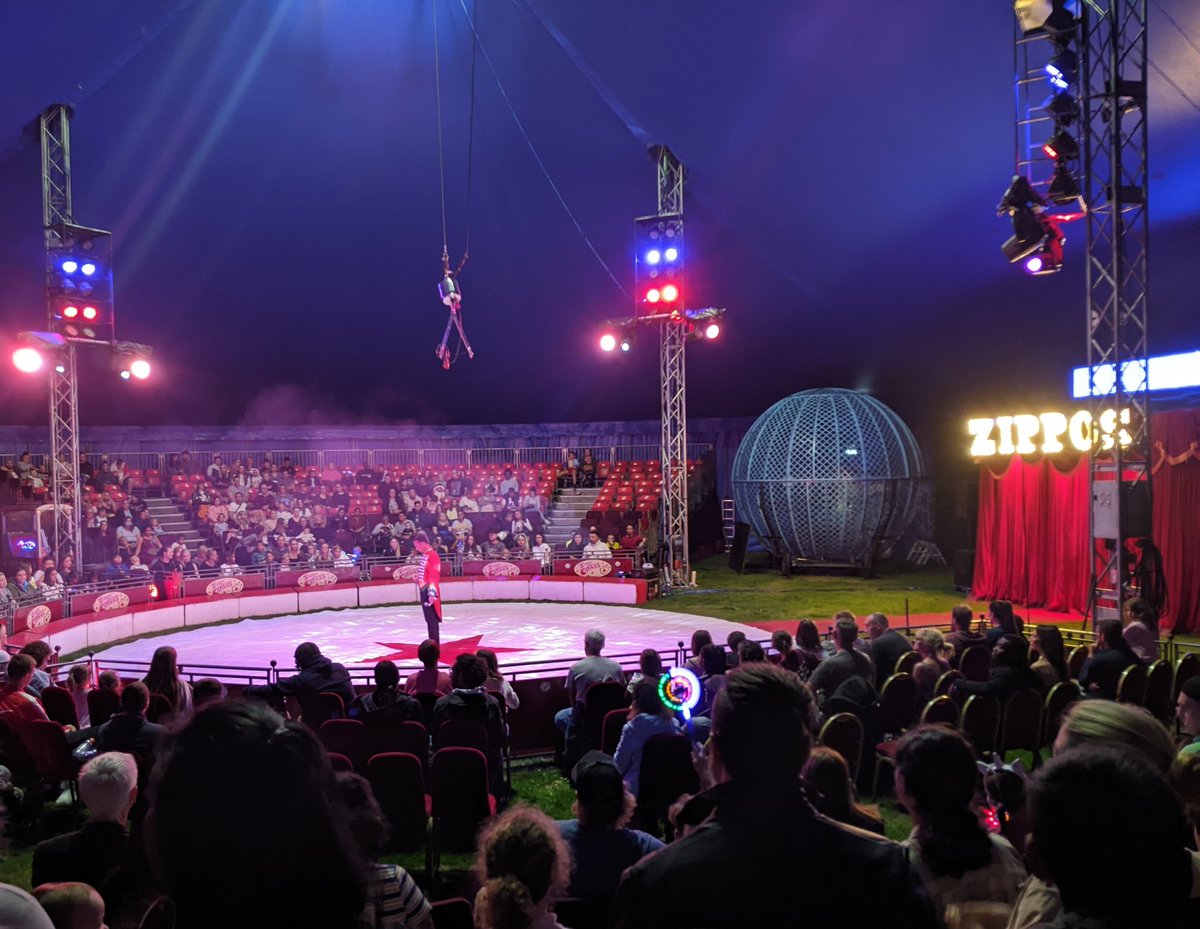 Beautiful moment last night at <a href="/ZipposCircus/">Zippos Circus</a> - whole tent went silent in remembrance of Queen Elizabeth II before their first show in Twickenham!

Check them out until Sunday - we have discount vouchers in the shop! 

#BestCircusOnThePlanet | #ZipposCircus | #MeetAndDeepNews