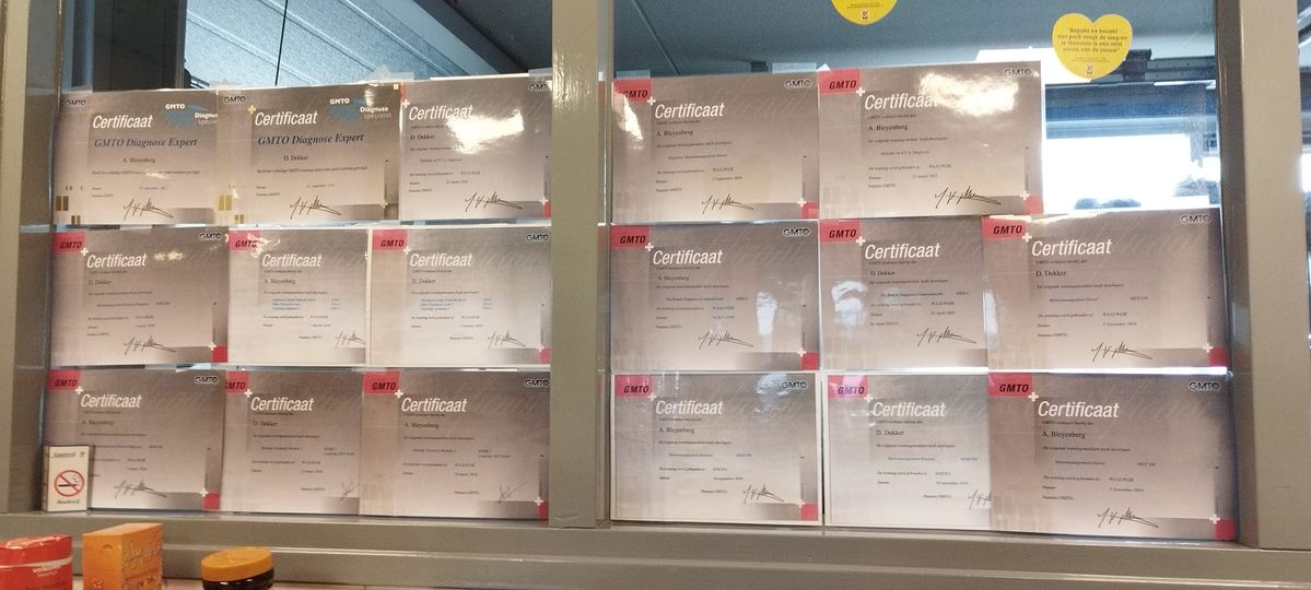 Certificaten vanaf 2018 tot nu en Dirk, Alex &amp; straks ook Jeremy gaan gewoon door met #kennis verzamelen!!! Zo belangrijk...de techniek gaat zo hard vooruit. #passievoortechniek #kennis #systeemkennis #diagnosestellen #troubleshooten #abovedealerlevel #tackelenvervangcultuur